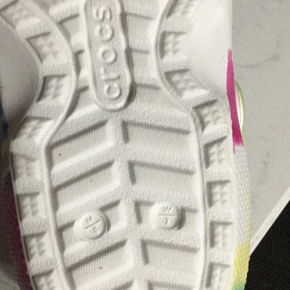 🐊Crocs Classic Lined Tie Dye Clogs Powder Blue/Multi. Size 7 - Picture 7 of 7